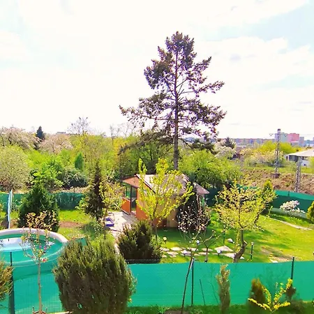 The Garden House In 10 *