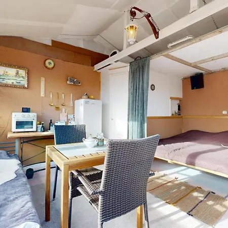 Holiday home The Garden House In 10 Prague