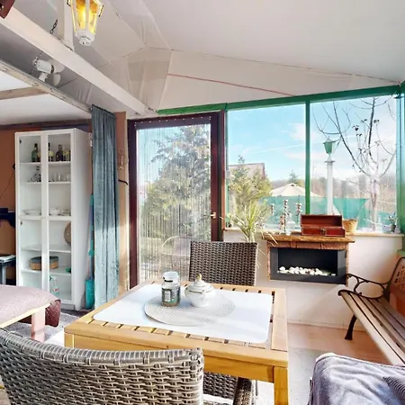The Garden House In 10 Holiday home