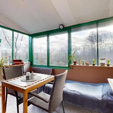 Vakantiehuis The Garden House In 10 *